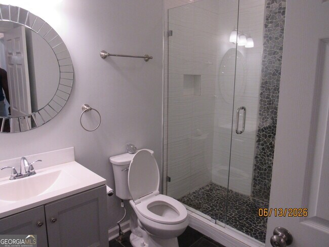 Building Photo - 115 Sutton Ct