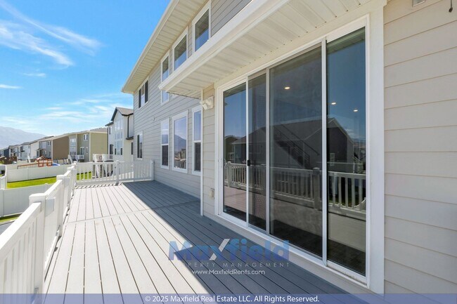 Building Photo - Modern EV Friendly Upgraded 5 BD 4 BA 3 GA...