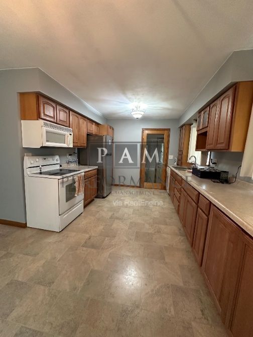 Building Photo - 7116 W Armour Ave