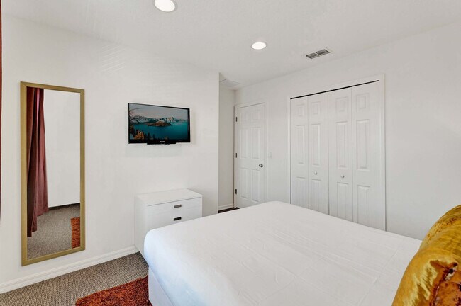 Building Photo - 3023 Bird of Paradise Ln