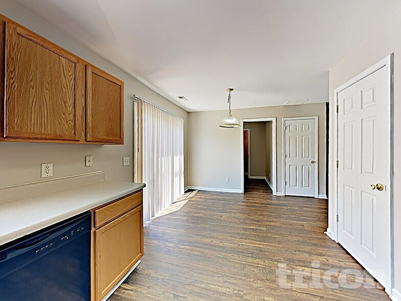 Building Photo - 1305 Peach Park Ln