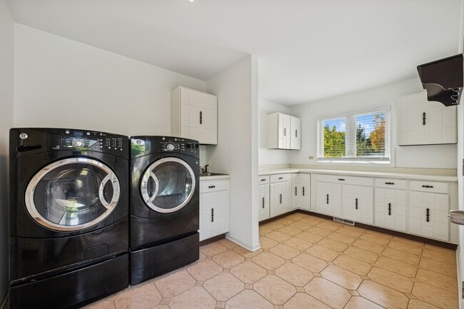 Building Photo - 2175 Kipling Ln