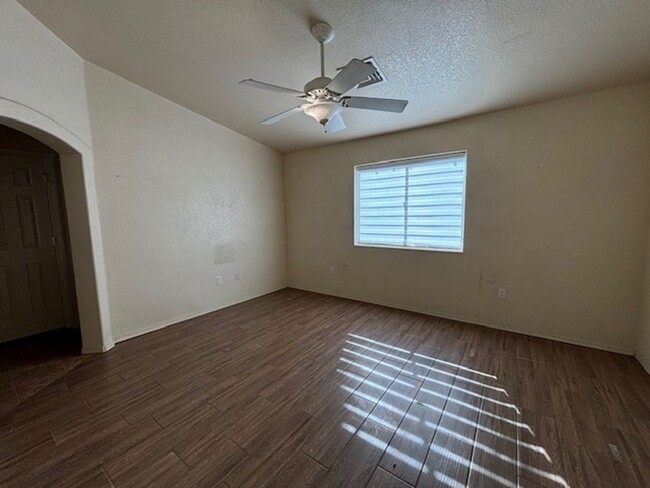 Building Photo - 3 Bedroom - 2 Bath Home