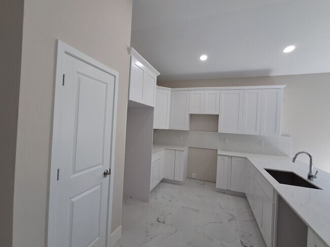 Building Photo - 2838 Tropicana Parkway W