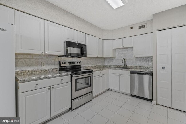 Building Photo - 5501 Seminary Rd