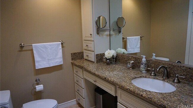 Building Photo - 126 E Arthur Ave