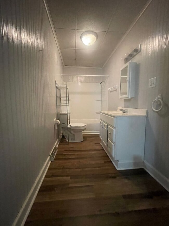 Building Photo - 2 bedroom Single Family For Rent