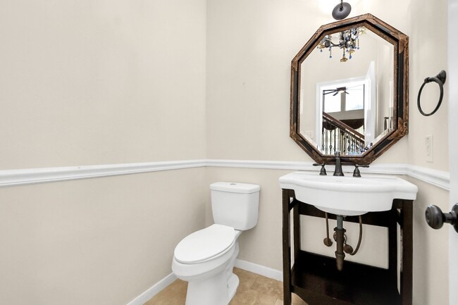 Building Photo - 2218 Longspur Ln