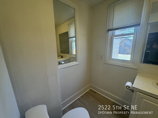 Building Photo - 2522 5th St NE
