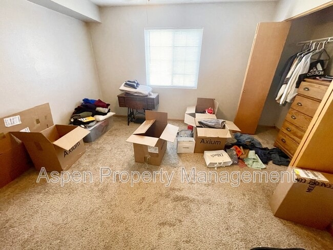 Building Photo - 2262 Holiday Rd