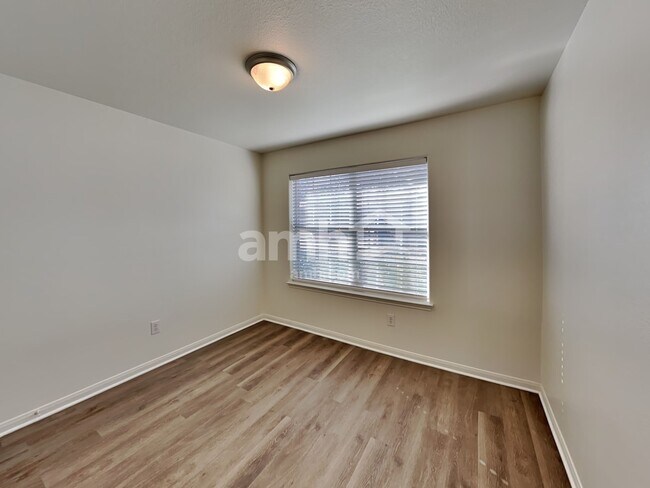 Building Photo - 6823 Manor Terrace Ln