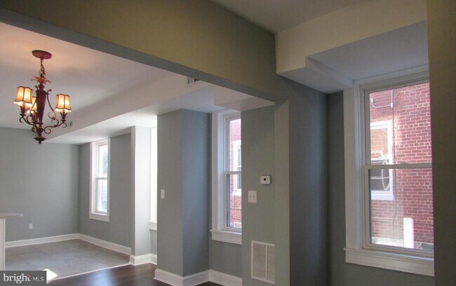 Building Photo - 2735 Chesterfield Ave