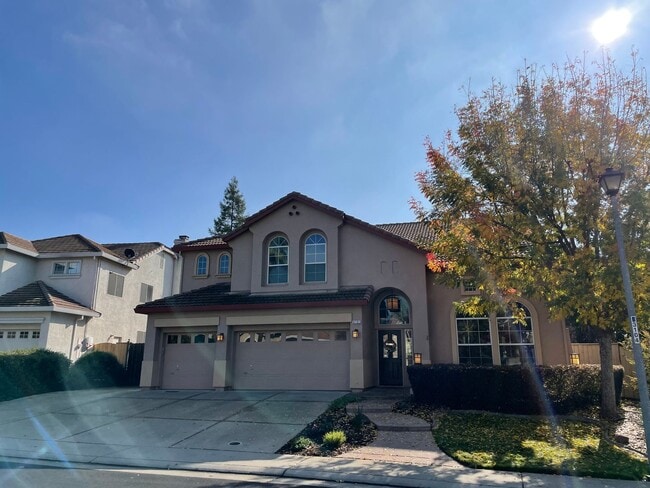 Building Photo - BEAUTIFUL 2-STORY HOME WITH POOL & 3 CAR GARAGE IN ROCKLIN!