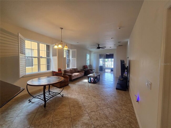 Building Photo - 2435 Palm Tree Dr