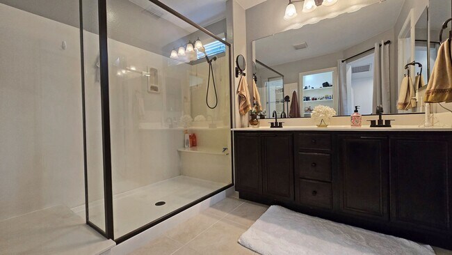 Building Photo - Beautifully updated home in Las Brisas Community of Goodyear!