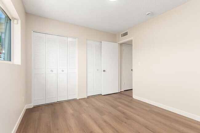 Building Photo - 2063 E Bramble Ave
