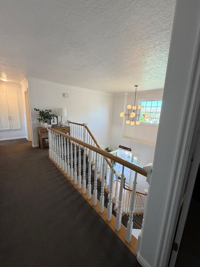 Building Photo - Beautiful 4 bedroom, 3 bathroom Home with a pool!!