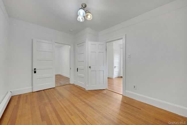 Building Photo - 437 Warburton Ave