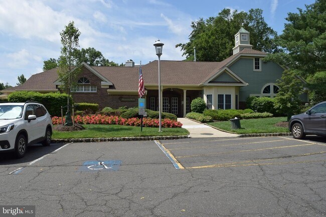 Building Photo - 5032 Beech Ct