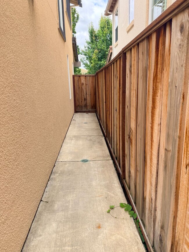 Building Photo - San Ramon Home Available Now!
