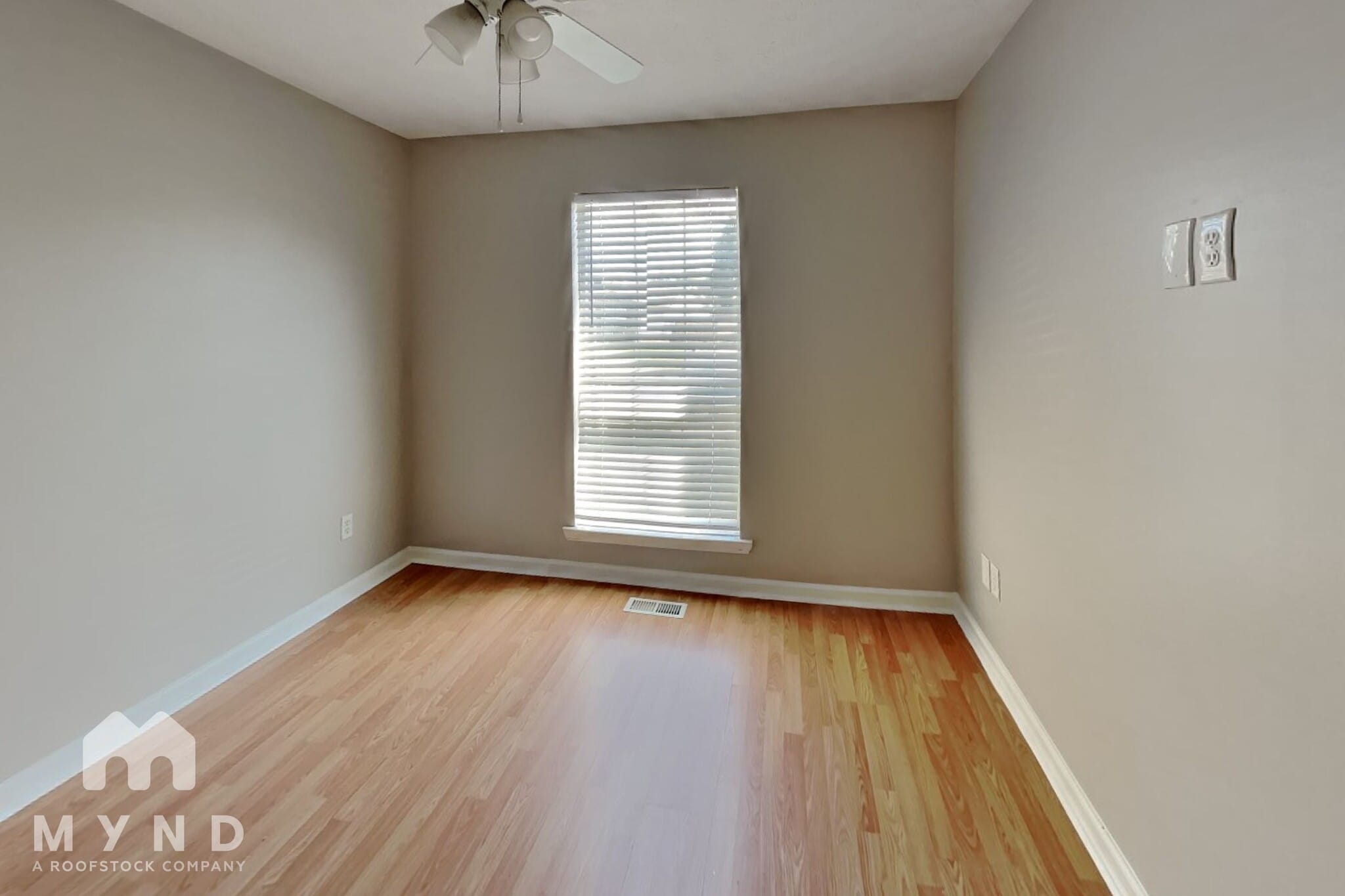 Building Photo - 534 Lakecourt Dr