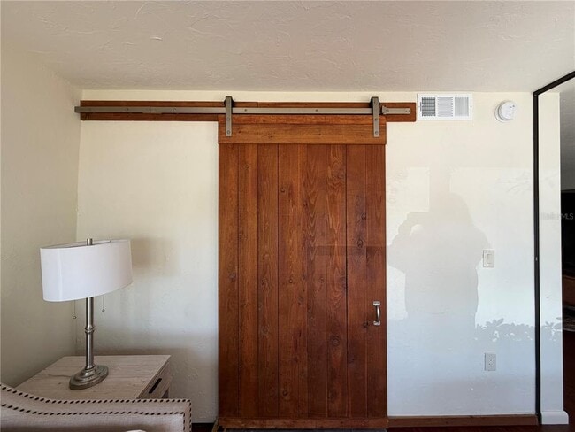 Building Photo - 618 Bird Bay Dr S