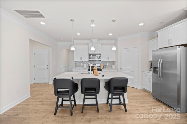 Building Photo - 758 Latrobe Dr