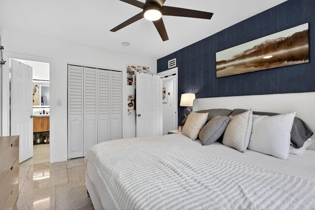 Building Photo - 1501 NE 7th Ave