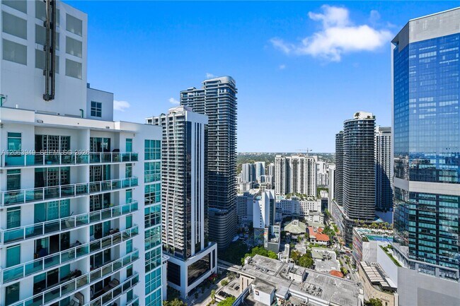 Building Photo - 950 Brickell Bay Dr