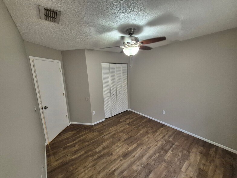 Building Photo - 1305 Markham Ave