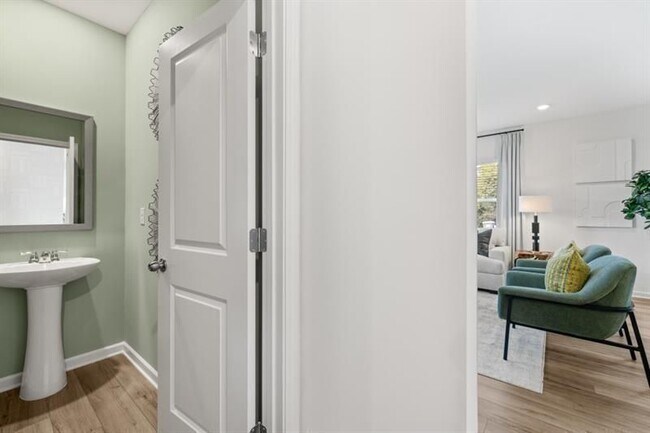 Building Photo - 465 Madison Lakeview Dr