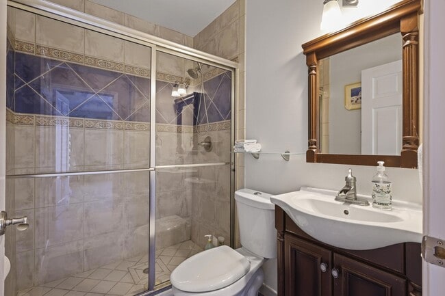 Building Photo - 1925 Coral Gardens Dr