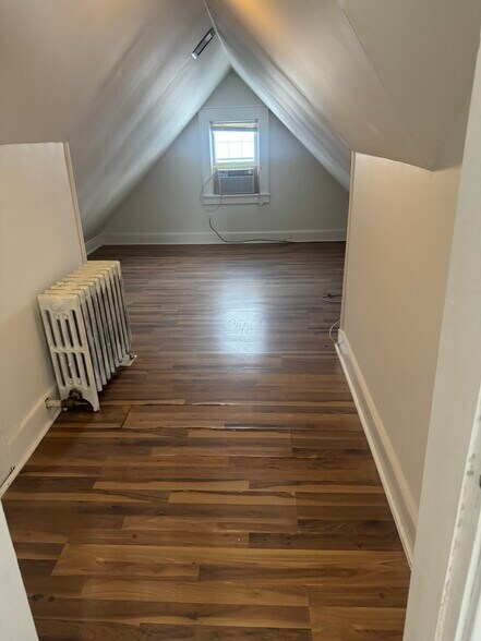 Building Photo - 334 Midland Ave