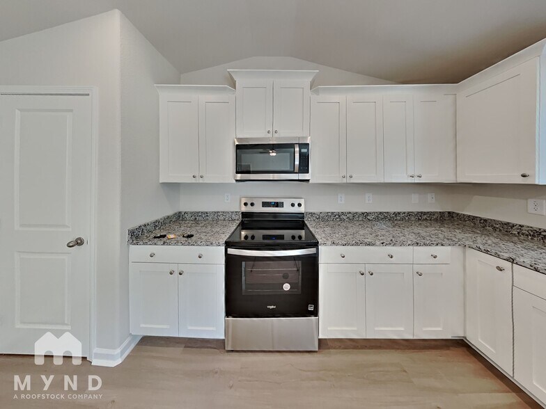 Building Photo - 380 Taverners Ln