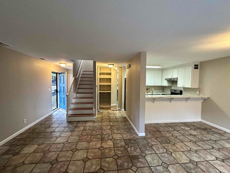 Building Photo - 134 W Rincon Ave