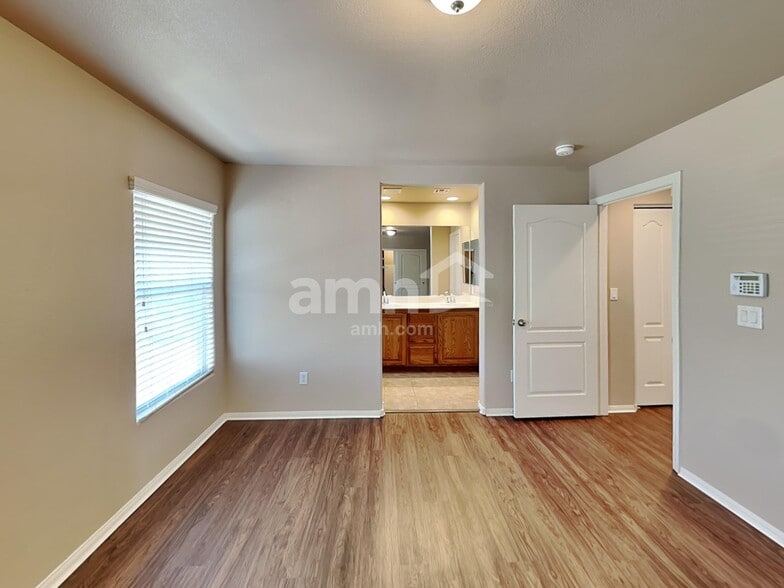 Building Photo - 10382 September Flower St