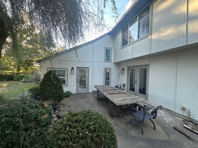 Building Photo - Upscale Secluded Oasis in Bixby - 5 Beds/3.5 Baths - Separate Mother-in-Law Quarters!