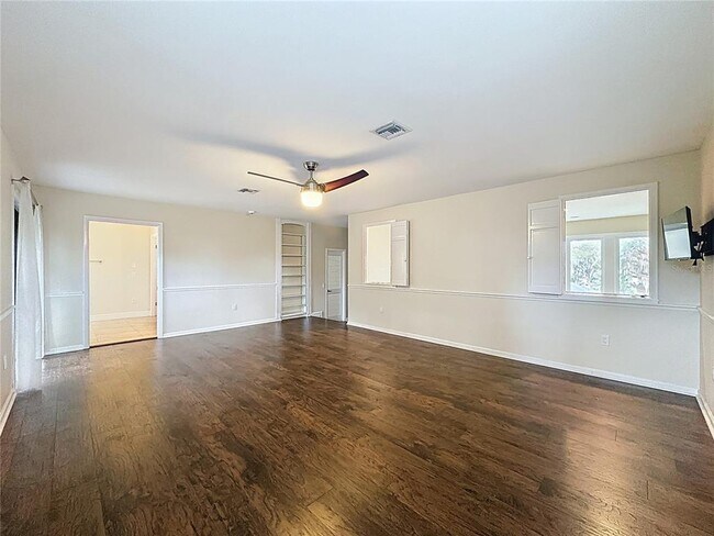 Building Photo - 6846 Lake View Dr