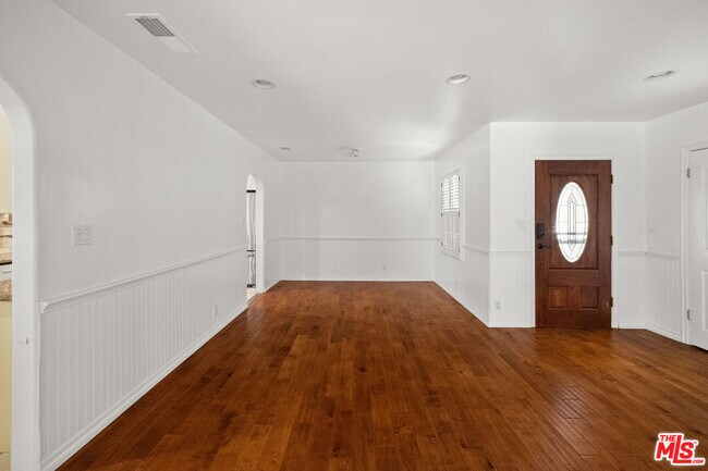 Building Photo - 5227 Etheldo Ave