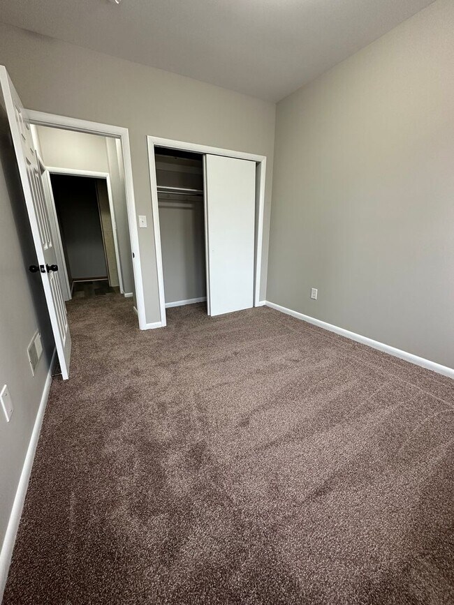 Building Photo - 363 Locust St