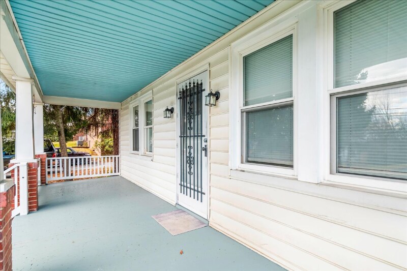 Building Photo - 3 Locust St