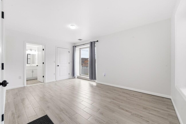 Building Photo - 5103 Meadowview Ave