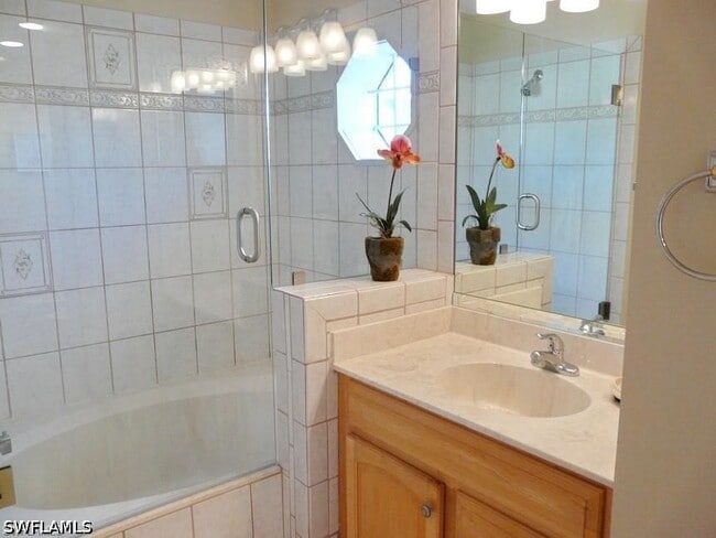 Building Photo - 264 Castaways St