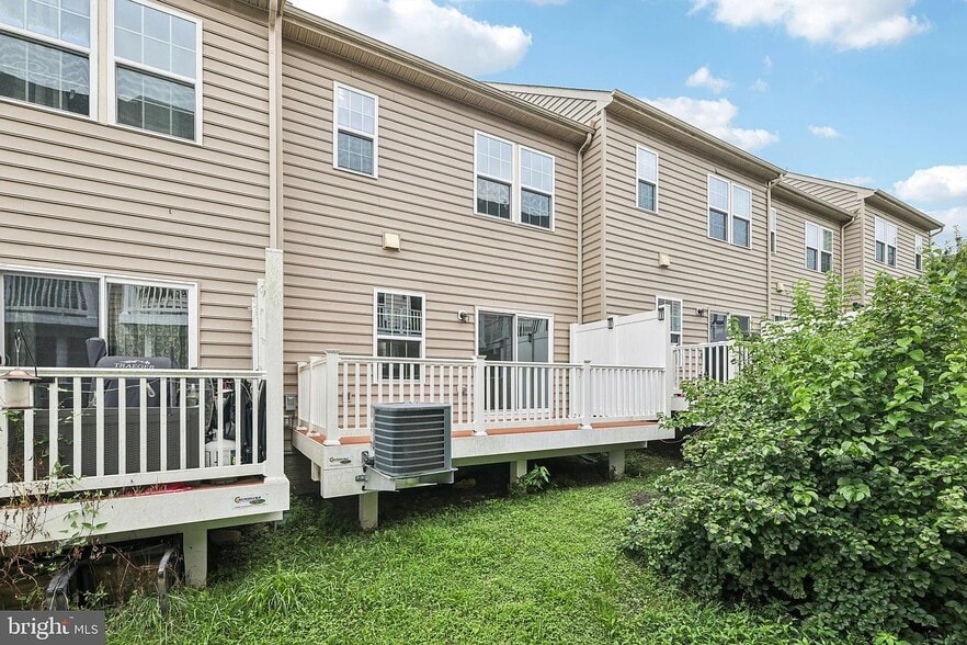 Building Photo - 8074 Locust Mill St