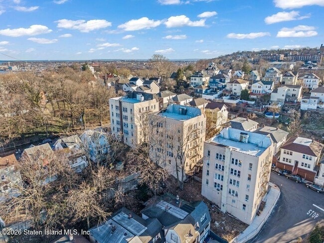 Building Photo - 37 Avon Pl