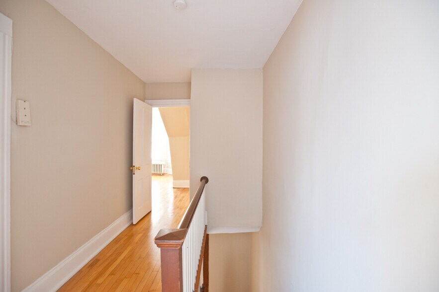 Building Photo - 2216 E Ivanhoe Pl