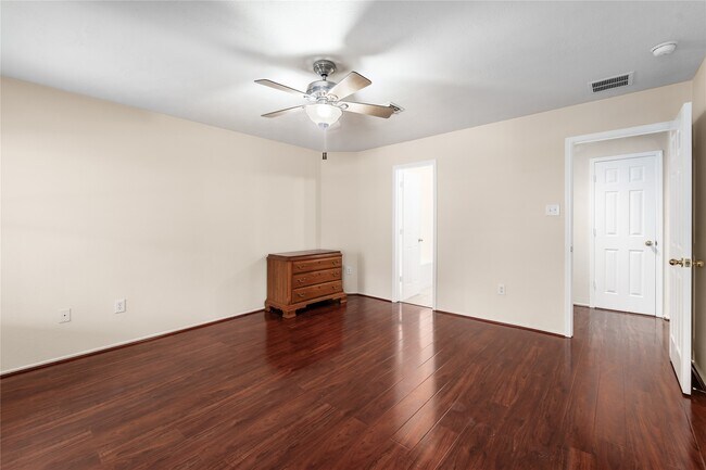 Building Photo - 18218 Thicket Grove Rd