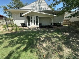 Building Photo - 556 N Colby Ave