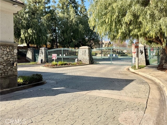 Building Photo - 9595 Shadowgrove Dr