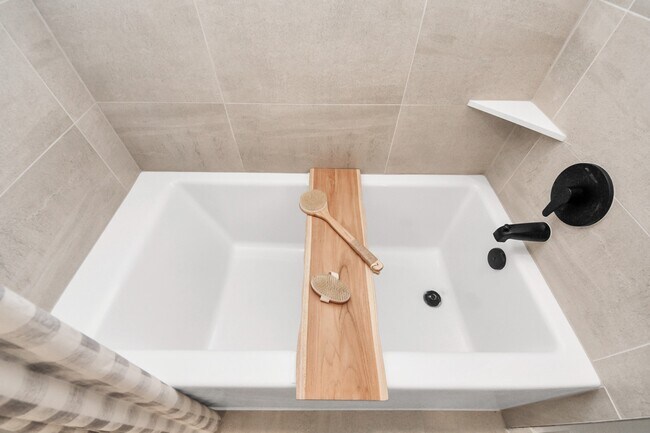 Building Photo - 15635 Memorial Dr